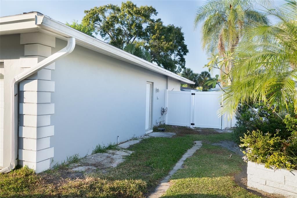 For Sale: $560,000 (4 beds, 2 baths, 1970 Square Feet)