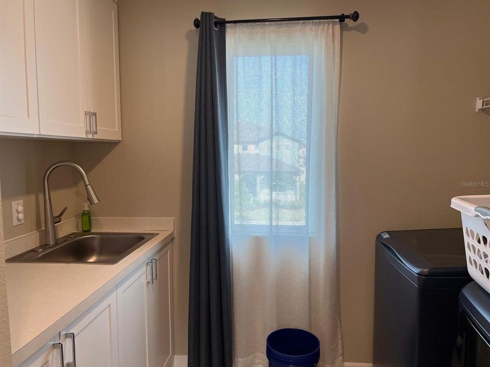 For Rent: $3,300 (5 beds, 4 baths, 3416 Square Feet)