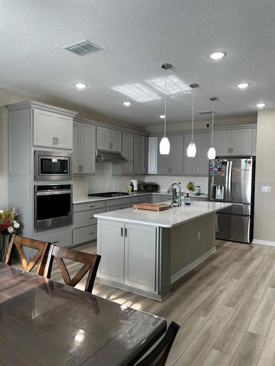 For Rent: $3,300 (5 beds, 4 baths, 3416 Square Feet)