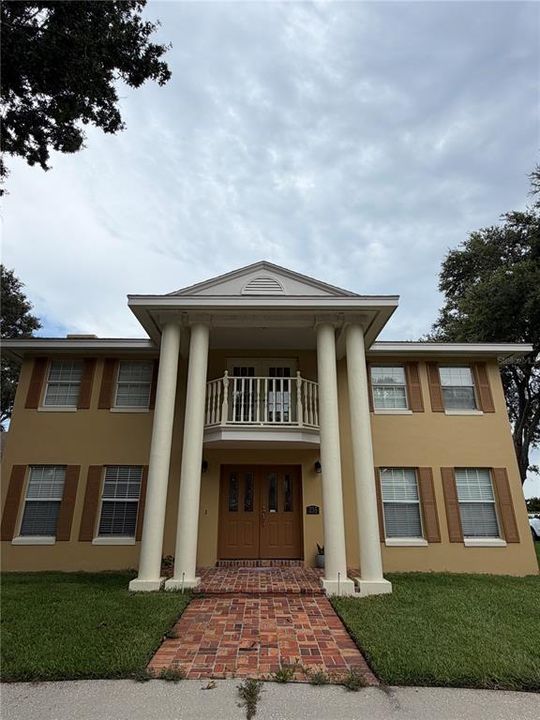 For Rent: $2,700 (3 beds, 2 baths, 2560 Square Feet)