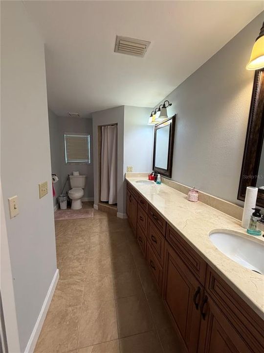 For Rent: $2,700 (3 beds, 2 baths, 2560 Square Feet)