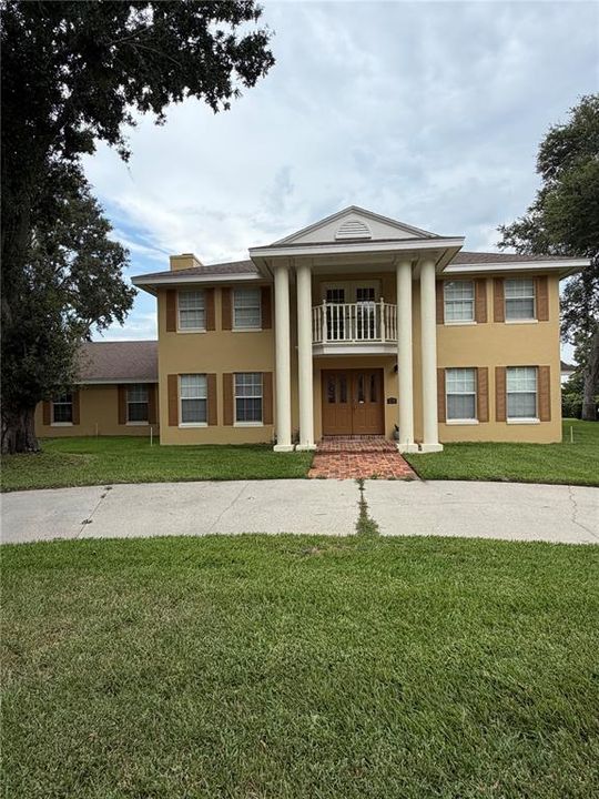 For Rent: $2,700 (3 beds, 2 baths, 2560 Square Feet)
