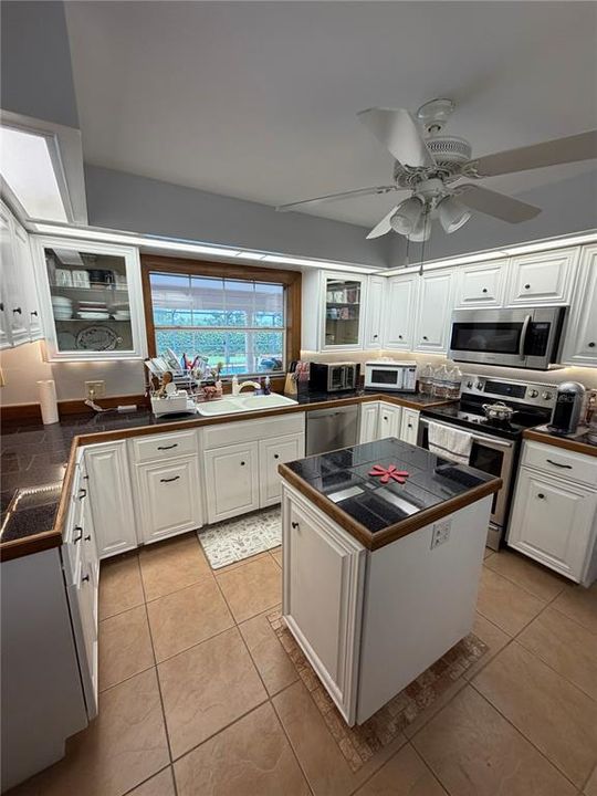 For Rent: $2,700 (3 beds, 2 baths, 2560 Square Feet)