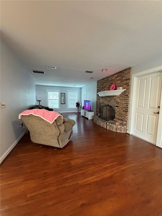 For Rent: $2,700 (3 beds, 2 baths, 2560 Square Feet)