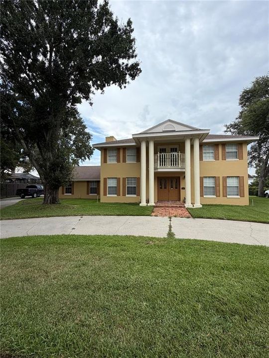 For Rent: $2,700 (3 beds, 2 baths, 2560 Square Feet)