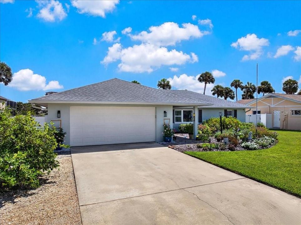 For Sale: $550,000 (3 beds, 2 baths, 2064 Square Feet)