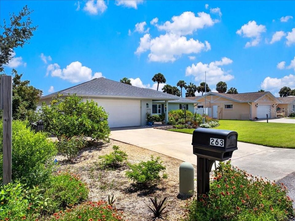 For Sale: $550,000 (3 beds, 2 baths, 2064 Square Feet)