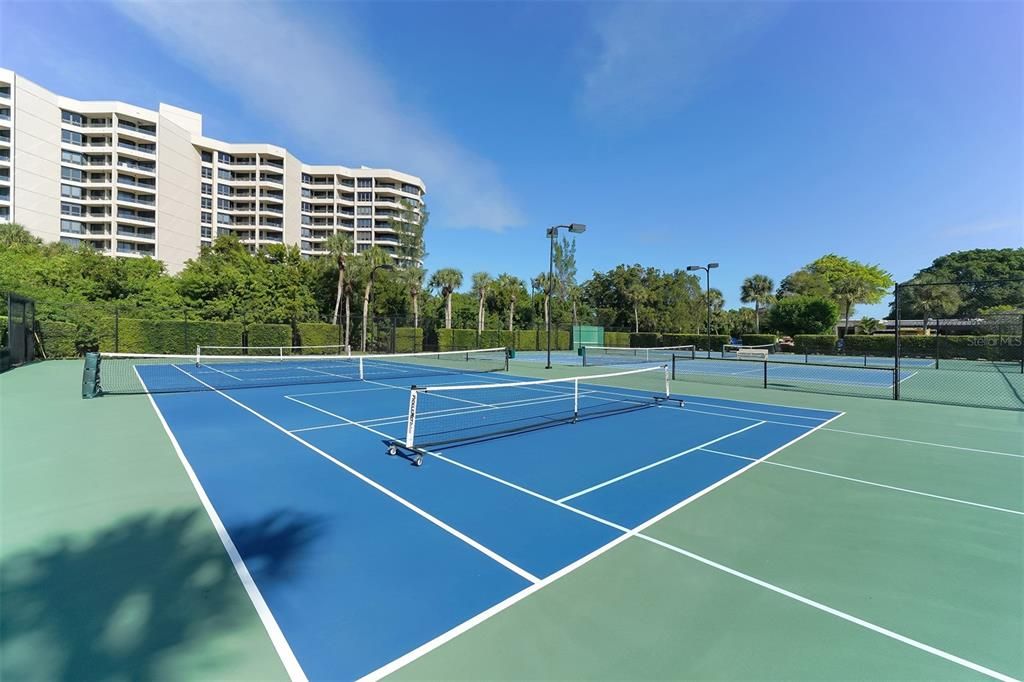 For Sale: $1,395,000 (2 beds, 2 baths, 1503 Square Feet)