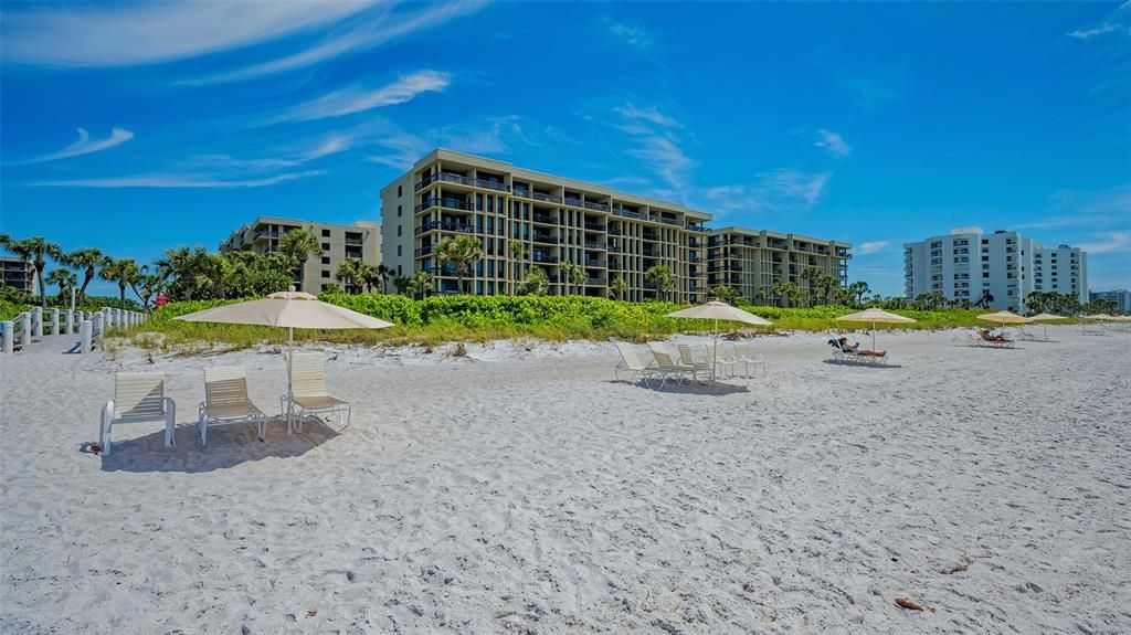 For Sale: $1,395,000 (2 beds, 2 baths, 1503 Square Feet)