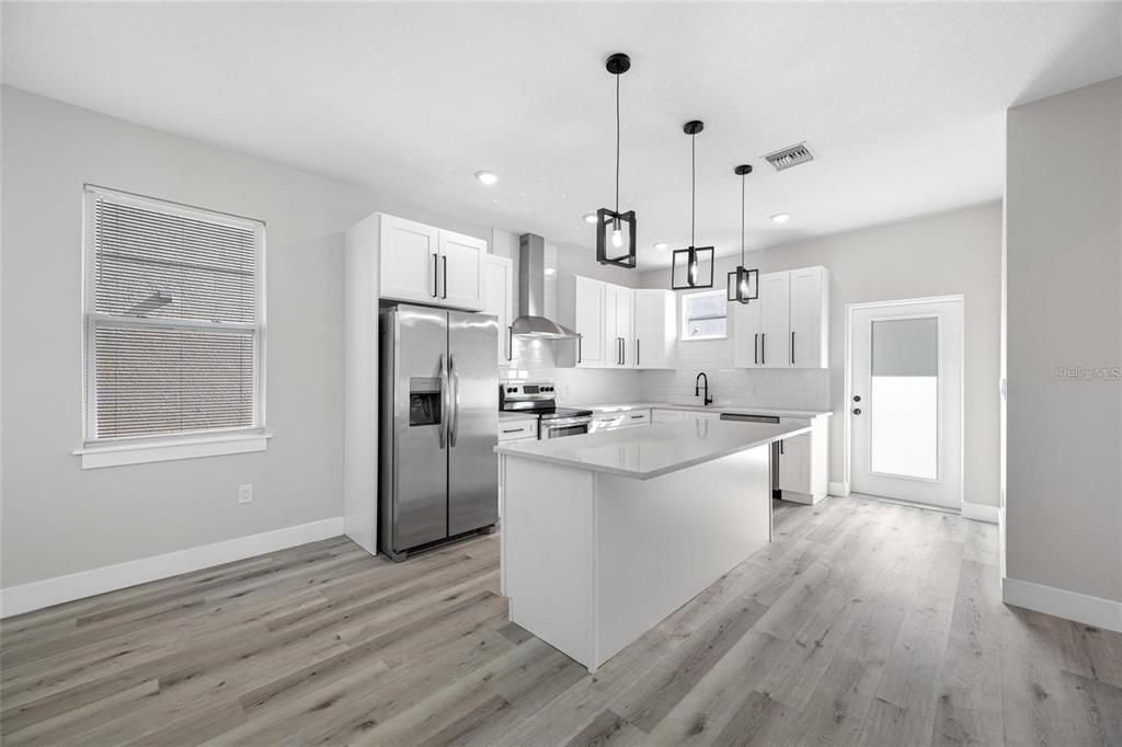 En Venta: $889,999 (6 camas, 4 baños, 3478 Pies cuadrados)
