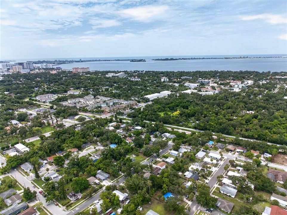 На продажу: $195,000 (2 спален, 1 ванн, 572 Квадратных фут)