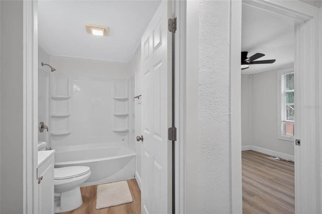 На продажу: $195,000 (2 спален, 1 ванн, 572 Квадратных фут)