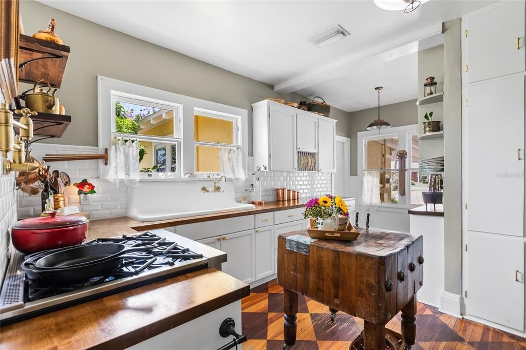 For Sale: $379,900 (3 beds, 1 baths, 1538 Square Feet)