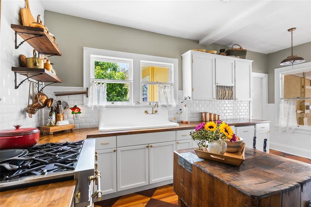 For Sale: $379,900 (3 beds, 1 baths, 1538 Square Feet)