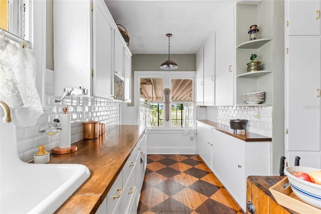 For Sale: $379,900 (3 beds, 1 baths, 1538 Square Feet)