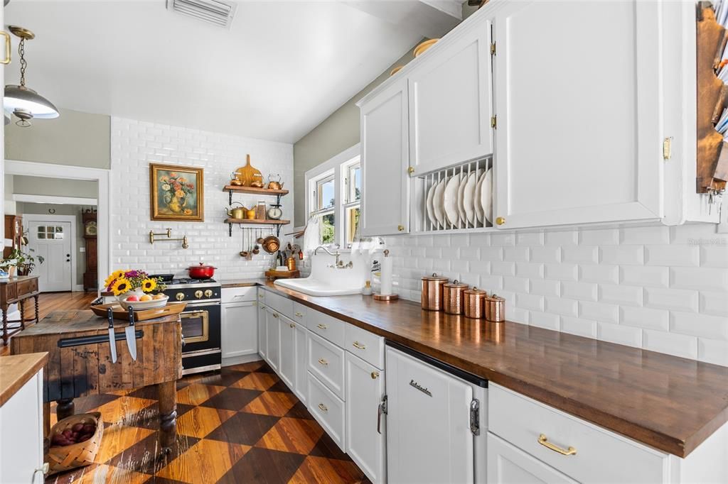 For Sale: $379,900 (3 beds, 1 baths, 1538 Square Feet)
