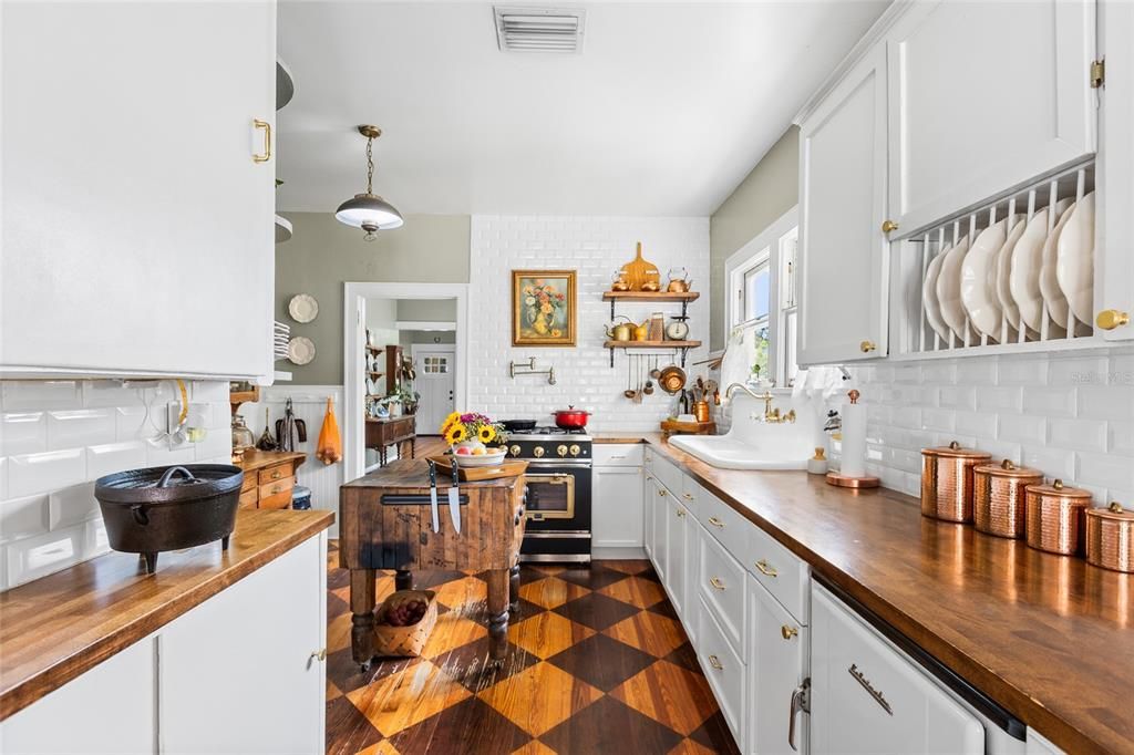 For Sale: $379,900 (3 beds, 1 baths, 1538 Square Feet)