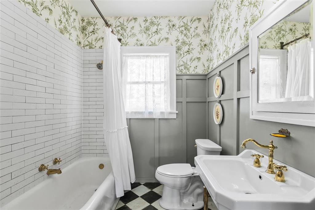 For Sale: $379,900 (3 beds, 1 baths, 1538 Square Feet)