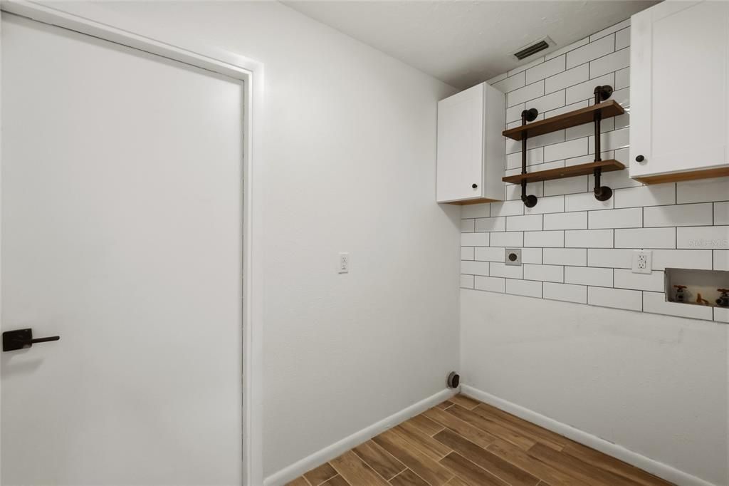 For Sale: $527,500 (3 beds, 2 baths, 1741 Square Feet)