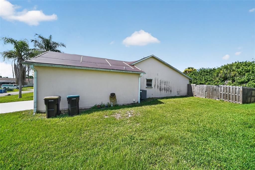 For Sale: $305,000 (3 beds, 2 baths, 1734 Square Feet)