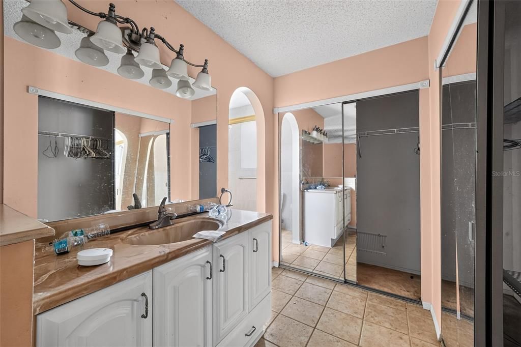 For Sale: $305,000 (3 beds, 2 baths, 1734 Square Feet)