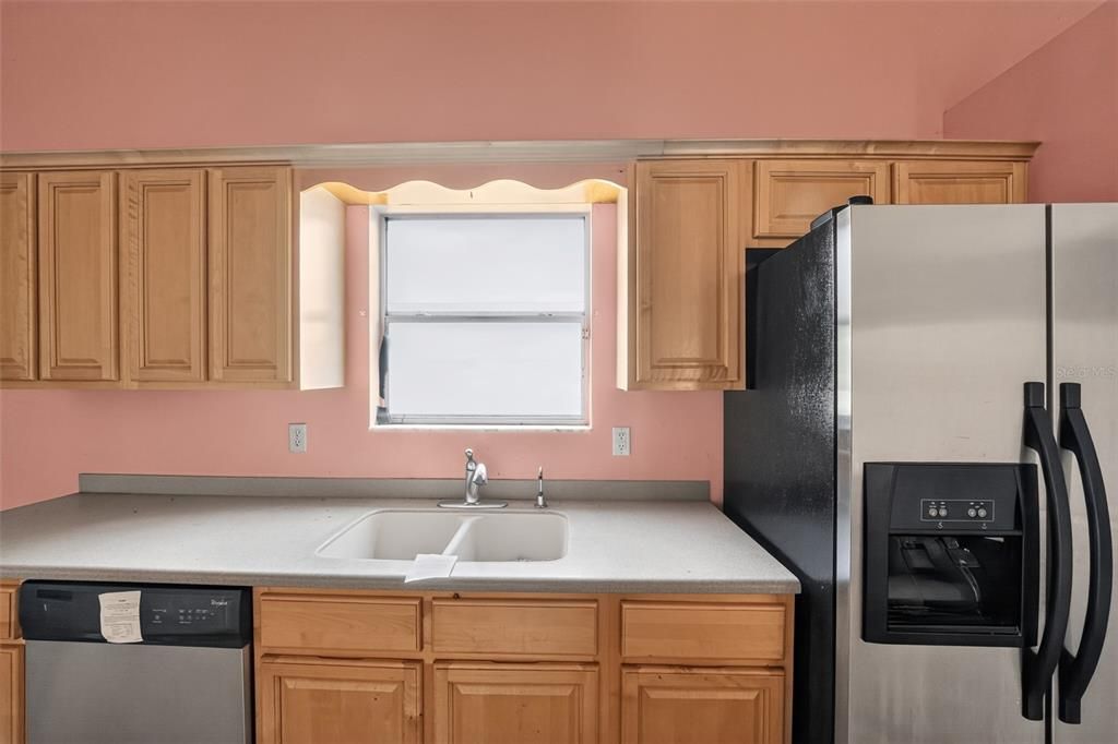 For Sale: $305,000 (3 beds, 2 baths, 1734 Square Feet)