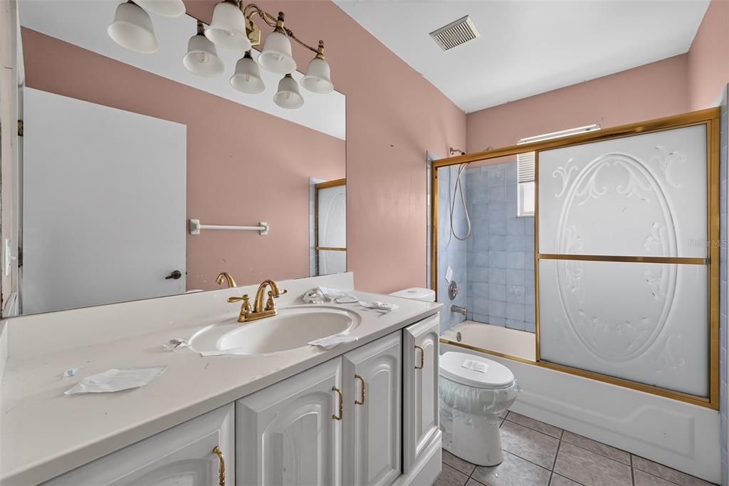For Sale: $305,000 (3 beds, 2 baths, 1734 Square Feet)