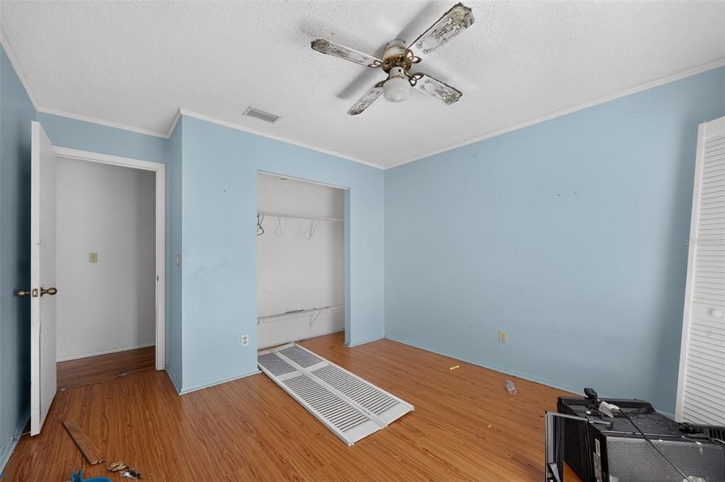 For Sale: $305,000 (3 beds, 2 baths, 1734 Square Feet)