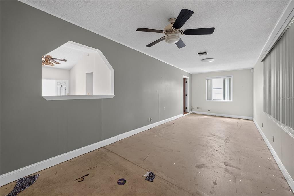 For Sale: $305,000 (3 beds, 2 baths, 1734 Square Feet)