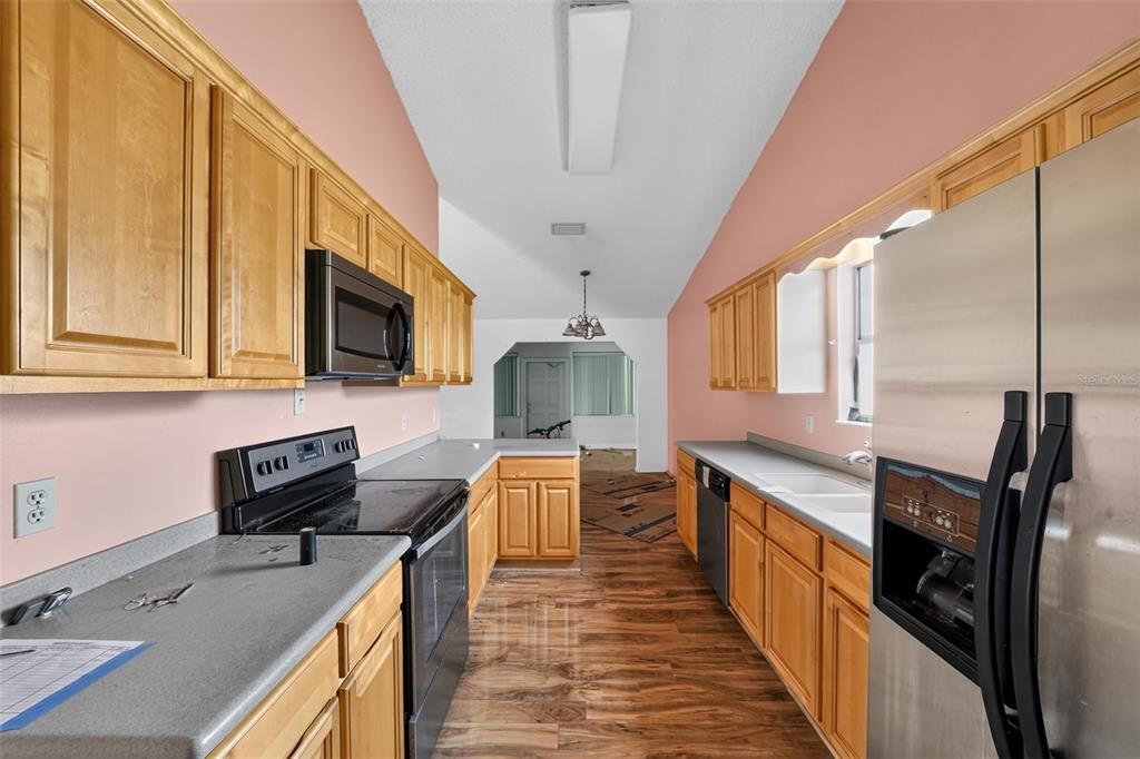 For Sale: $305,000 (3 beds, 2 baths, 1734 Square Feet)