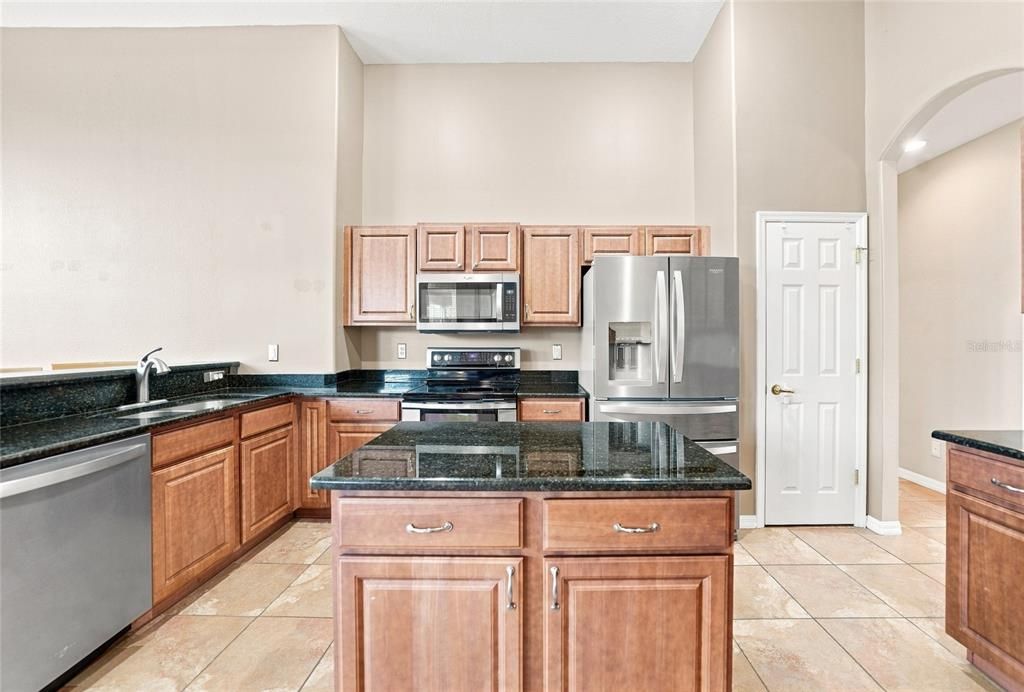 For Sale: $439,900 (3 beds, 3 baths, 2232 Square Feet)