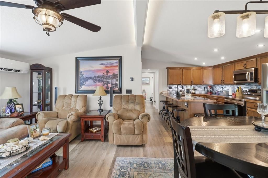 For Sale: $450,000 (2 beds, 2 baths, 1288 Square Feet)
