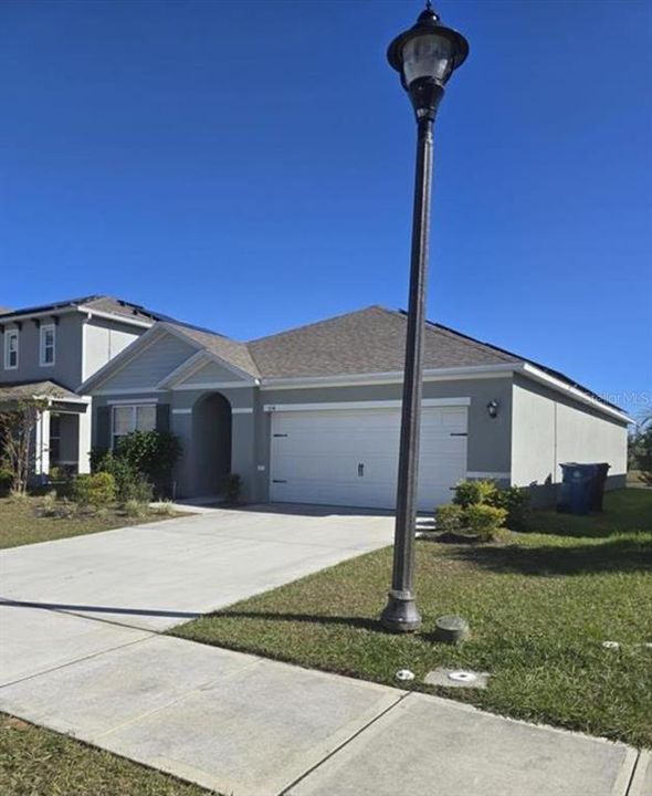 For Rent: $2,300 (3 beds, 2 baths, 1725 Square Feet)