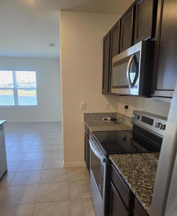 For Rent: $2,300 (3 beds, 2 baths, 1725 Square Feet)