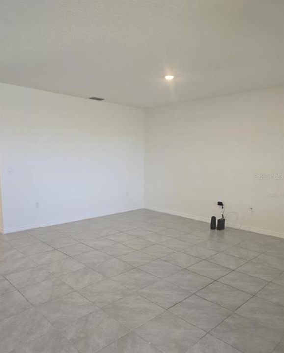 For Rent: $2,300 (3 beds, 2 baths, 1725 Square Feet)