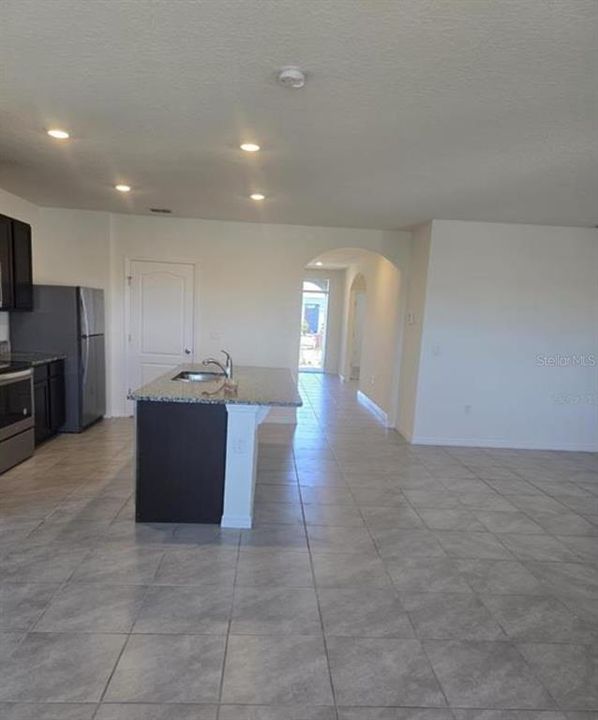 For Rent: $2,300 (3 beds, 2 baths, 1725 Square Feet)