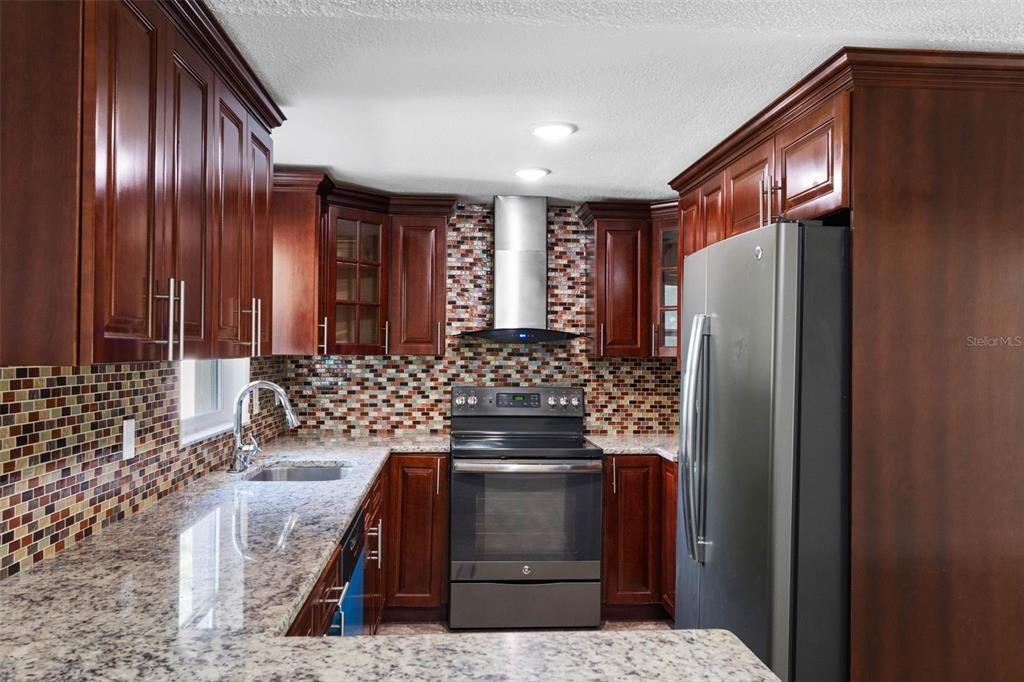 For Sale: $334,900 (4 beds, 2 baths, 950 Square Feet)