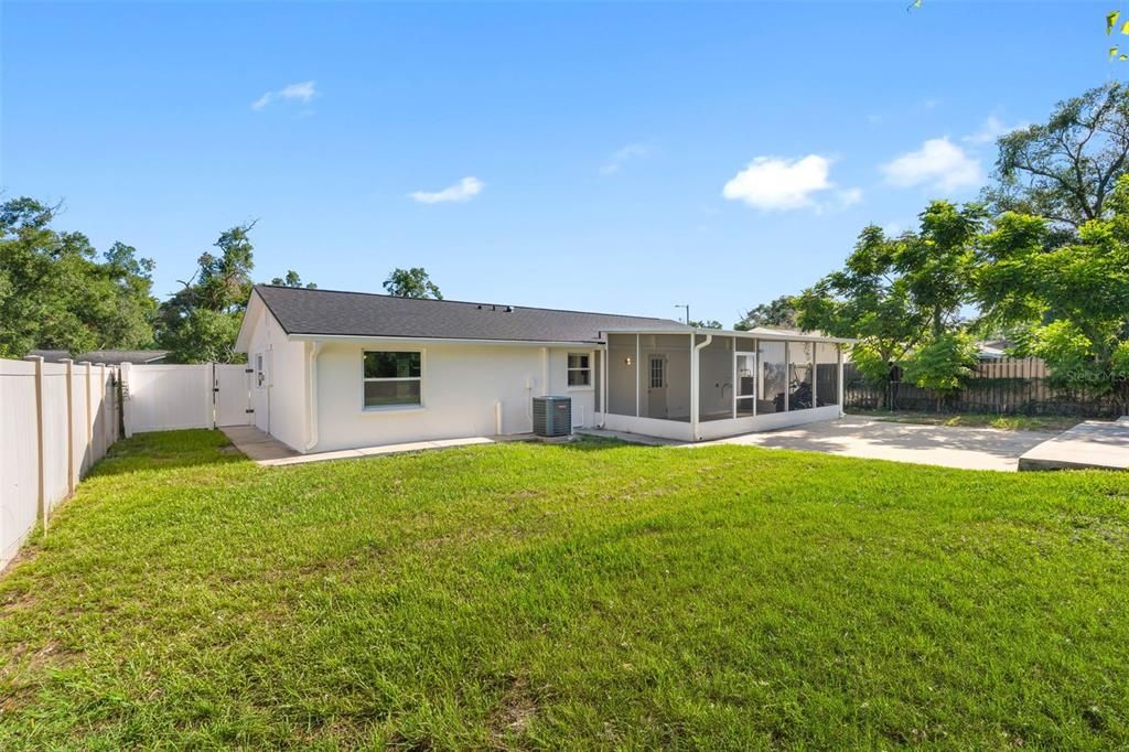 For Sale: $334,900 (4 beds, 2 baths, 950 Square Feet)
