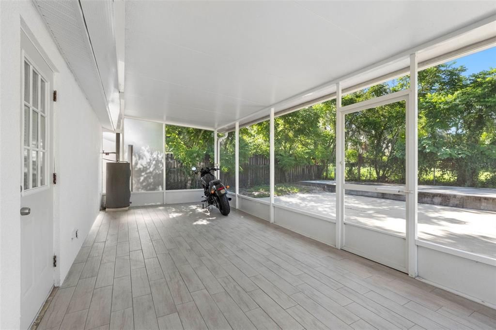 For Sale: $334,900 (4 beds, 2 baths, 950 Square Feet)