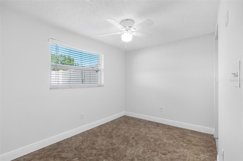 For Sale: $334,900 (4 beds, 2 baths, 950 Square Feet)