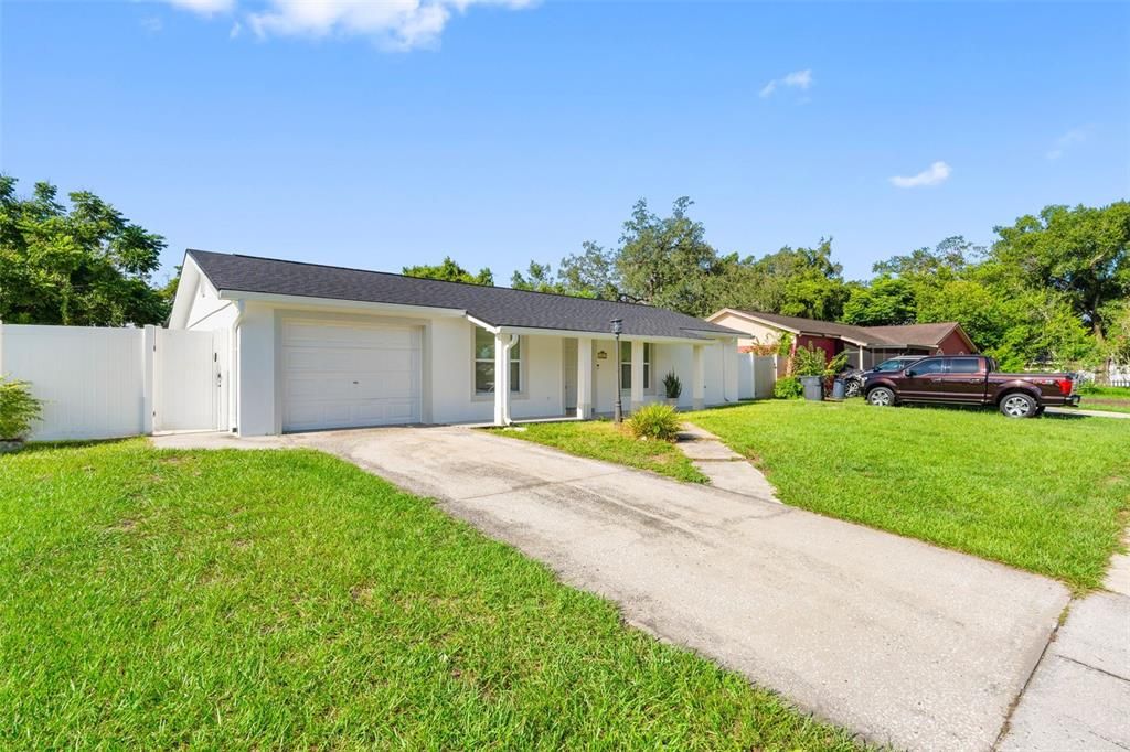 For Sale: $334,900 (4 beds, 2 baths, 950 Square Feet)