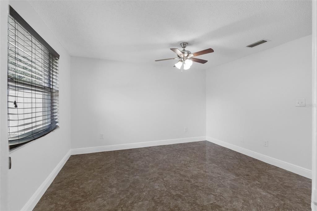 For Sale: $334,900 (4 beds, 2 baths, 950 Square Feet)