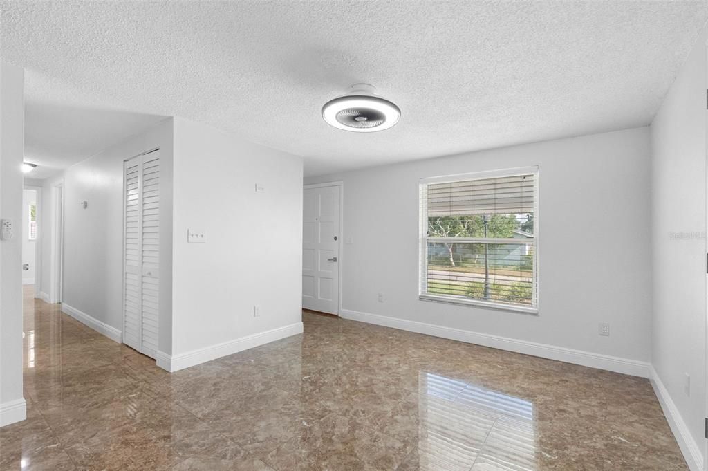 For Sale: $334,900 (4 beds, 2 baths, 950 Square Feet)