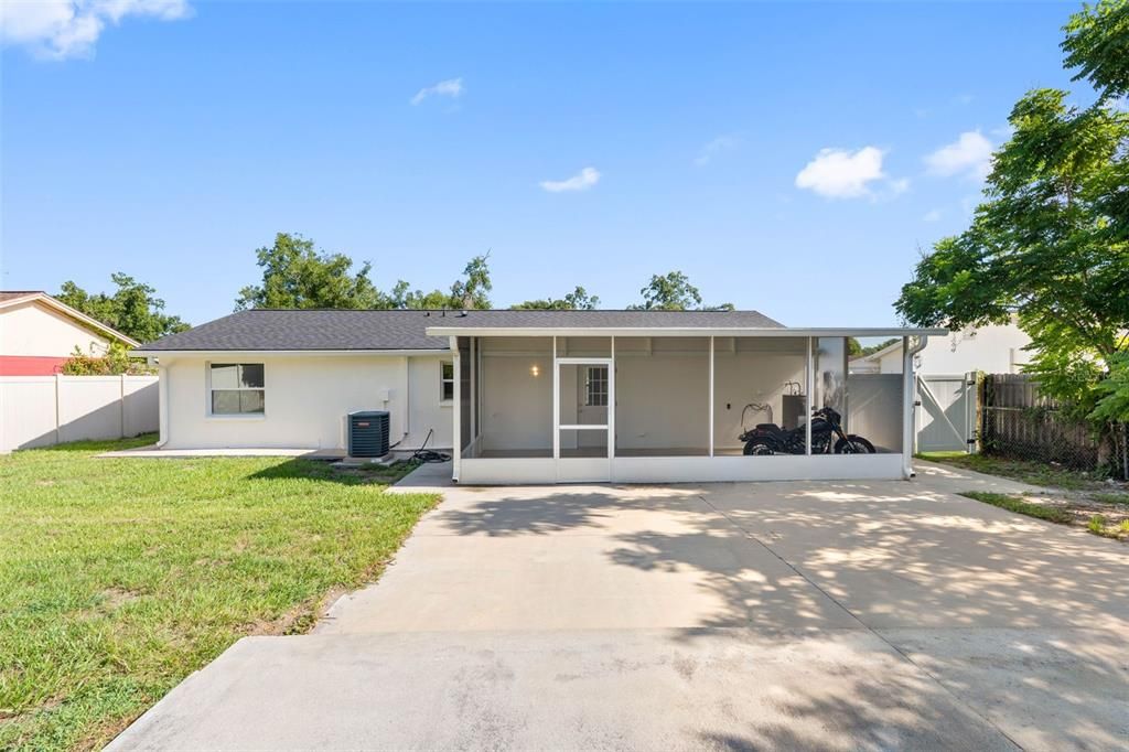 For Sale: $334,900 (4 beds, 2 baths, 950 Square Feet)