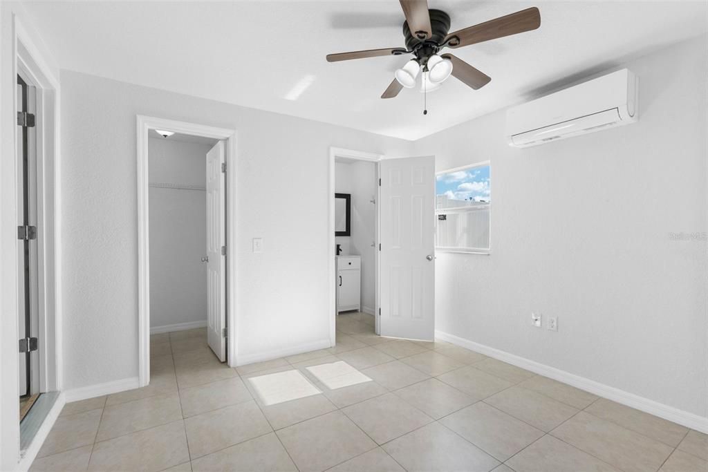 For Sale: $334,900 (4 beds, 2 baths, 950 Square Feet)