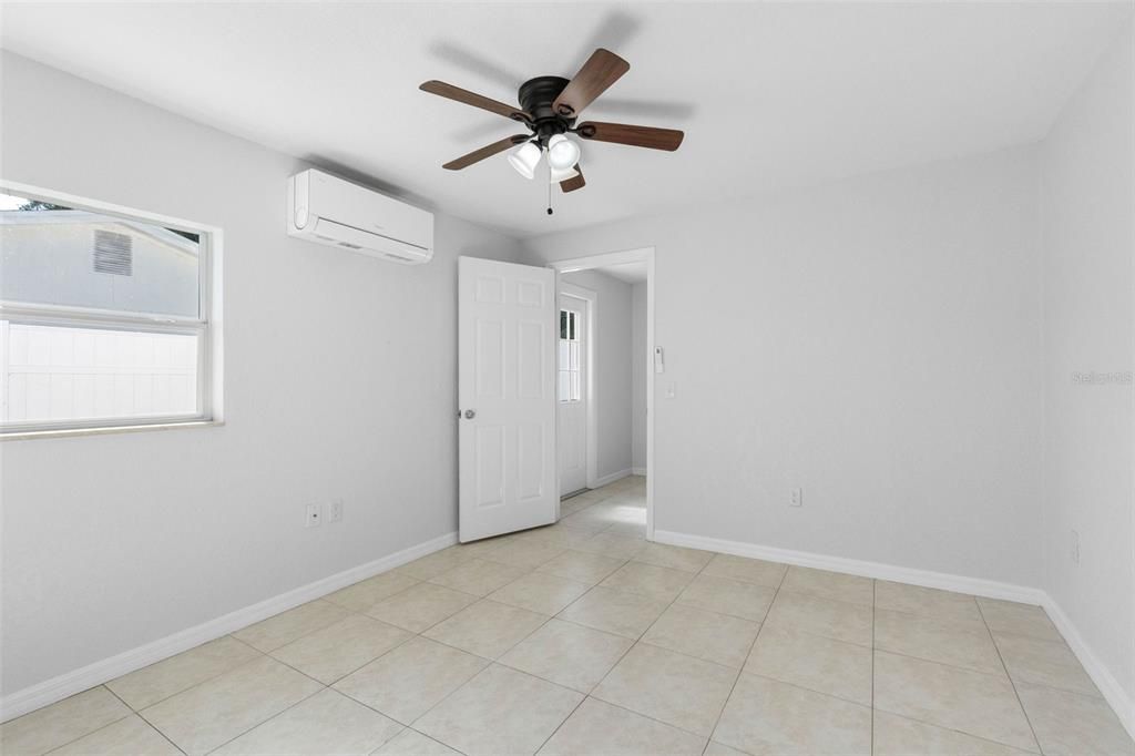 For Sale: $334,900 (4 beds, 2 baths, 950 Square Feet)