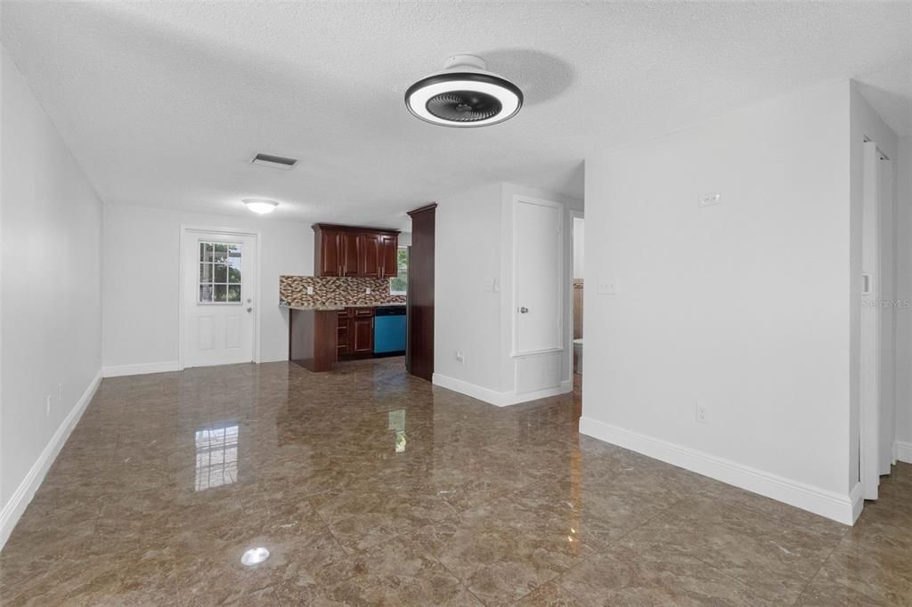 For Sale: $334,900 (4 beds, 2 baths, 950 Square Feet)