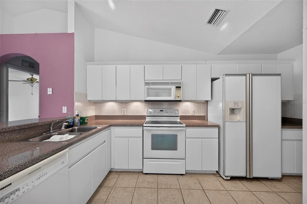 На продажу: $225,000 (3 спален, 2 ванн, 1318 Квадратных фут)