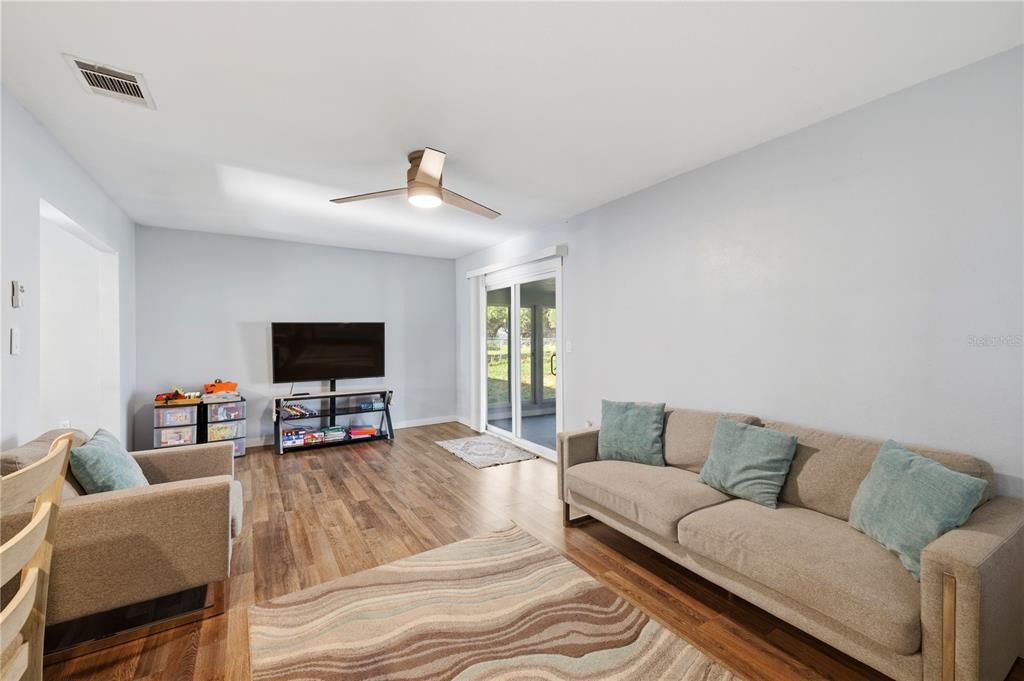 For Sale: $285,000 (3 beds, 2 baths, 1868 Square Feet)