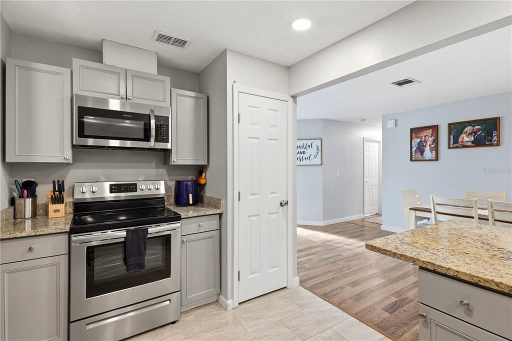 For Sale: $285,000 (3 beds, 2 baths, 1868 Square Feet)